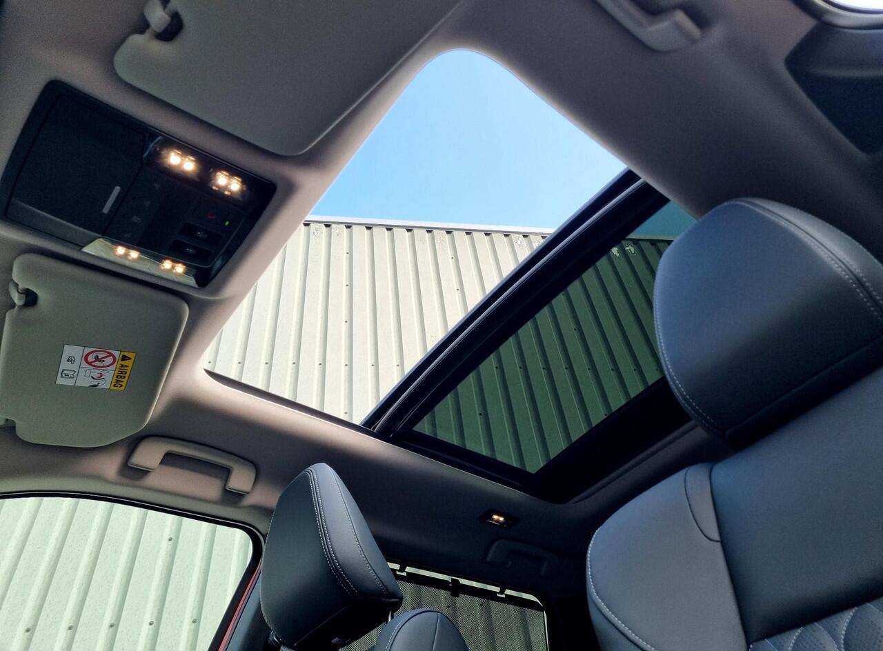 Mitsubishi OUTLANDER 2.4 PHEV Instyle / ¤6.000,- Voordeel Op Nieuwprijs / Nieuw Model 2025 / Elektrische Range 86 KM WLTP / 1600KG Trekgewicht / 8 Jaar Fabrieksgarantie