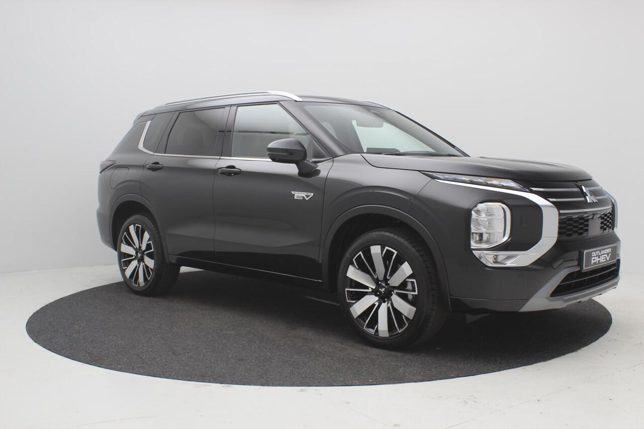 Mitsubishi OUTLANDER 2.4 PHEV Instyle+ / ¤6.000,- Voordeel Op Nieuwprijs / Prijs is rijklaar / Nieuw Model 2025 / Elektrische Range 86 KM WLTP / 1600KG Trekgewicht / 8 Jaar Fabrieksgarantie / Full Option /
