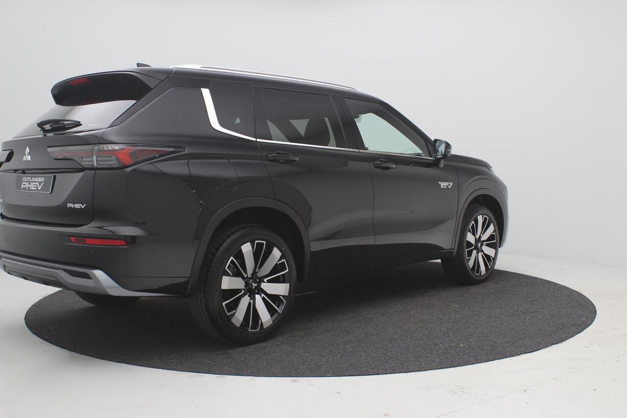 Mitsubishi OUTLANDER 2.4 PHEV Instyle+ / ¤6.000,- Voordeel Op Nieuwprijs / Prijs is rijklaar / Nieuw Model 2025 / Elektrische Range 86 KM WLTP / 1600KG Trekgewicht / 8 Jaar Fabrieksgarantie / Full Option /