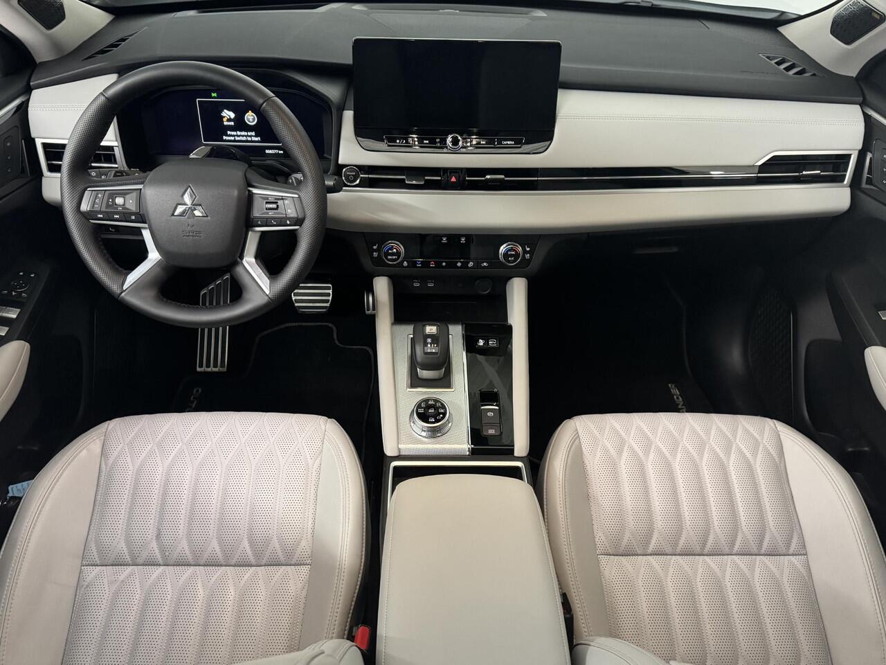 Mitsubishi OUTLANDER 2.4 PHEV Instyle | Navigatie | YAMAHA Audio | Panoramadak | Stoel + stuurverwarming | 360 Camera |