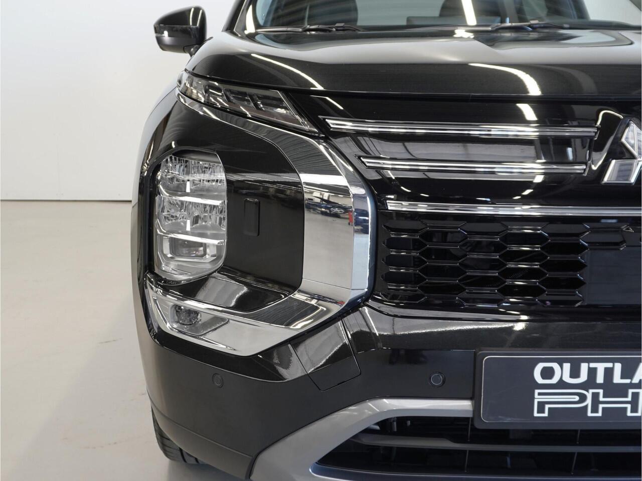 Mitsubishi OUTLANDER 2.4 PHEV First Edition | Head up | 20 inch | Direct leverbaar | 8 jaar garantie | Rijklaarprijs | Boostactie ¤1.000 korting