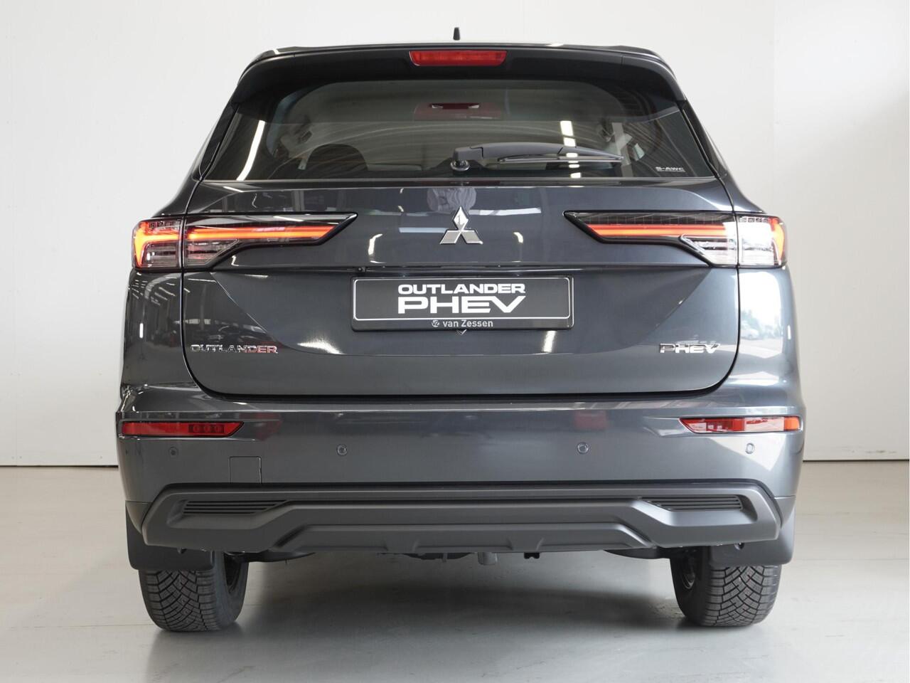 Mitsubishi OUTLANDER 2.4 PHEV Pure | 360 Camera | Standkachel | Navi | Clima | 8 jaar garantie!