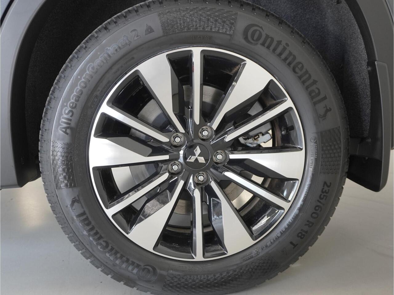 Mitsubishi OUTLANDER 2.4 PHEV Pure | 360 Camera | Standkachel | Navi | Clima | 8 jaar garantie!