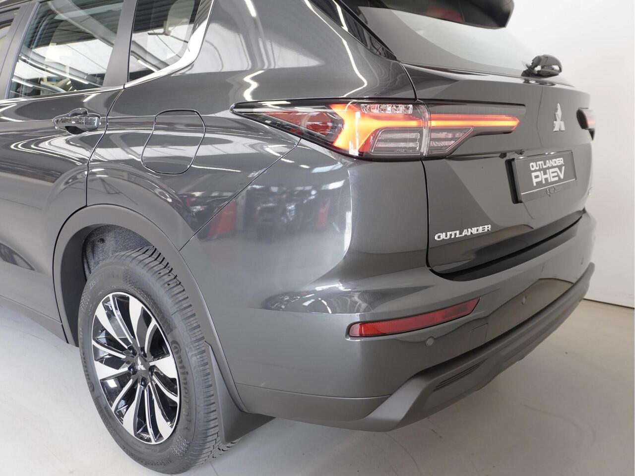 Mitsubishi OUTLANDER 2.4 PHEV Pure | 360 Camera | Standkachel | Navi | Clima | 8 jaar garantie!