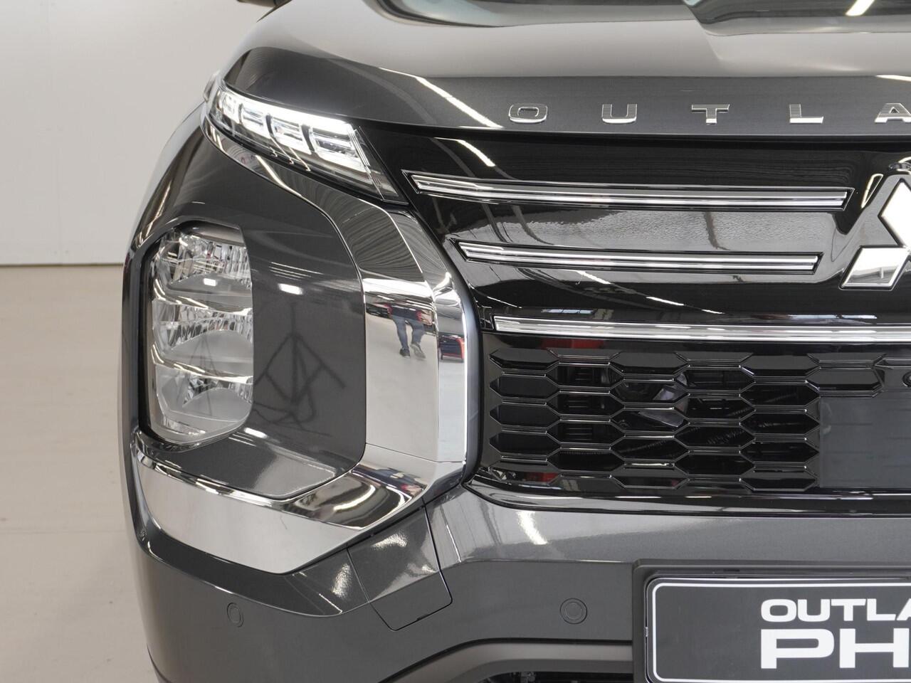 Mitsubishi OUTLANDER 2.4 PHEV Pure | 360 Camera | Standkachel | Navi | Clima | 8 jaar garantie!