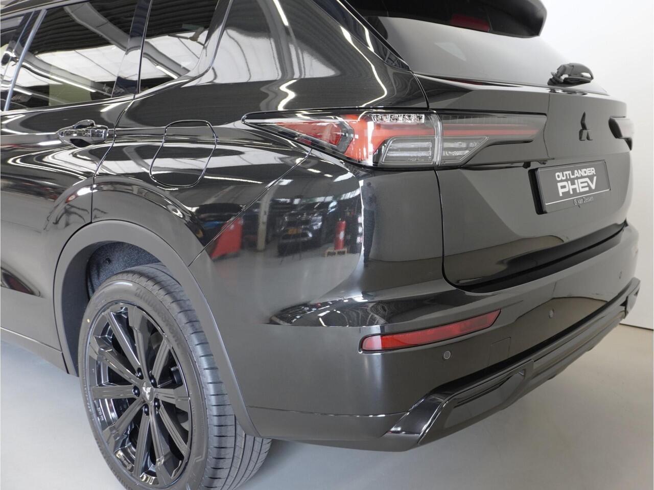 Mitsubishi OUTLANDER 2.4 PHEV Black Edition | Head up | 20 inch | Full Black | 8 jaar garantie | Rijklaarprijs | Boostactie ¤1.000 korting