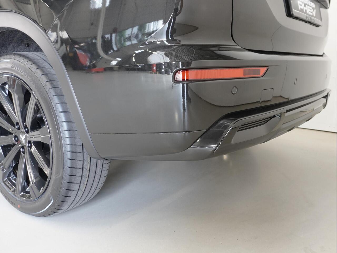 Mitsubishi OUTLANDER 2.4 PHEV Black Edition | Head up | 20 inch | Full Black | 8 jaar garantie | Rijklaarprijs | Boostactie ¤1.000 korting