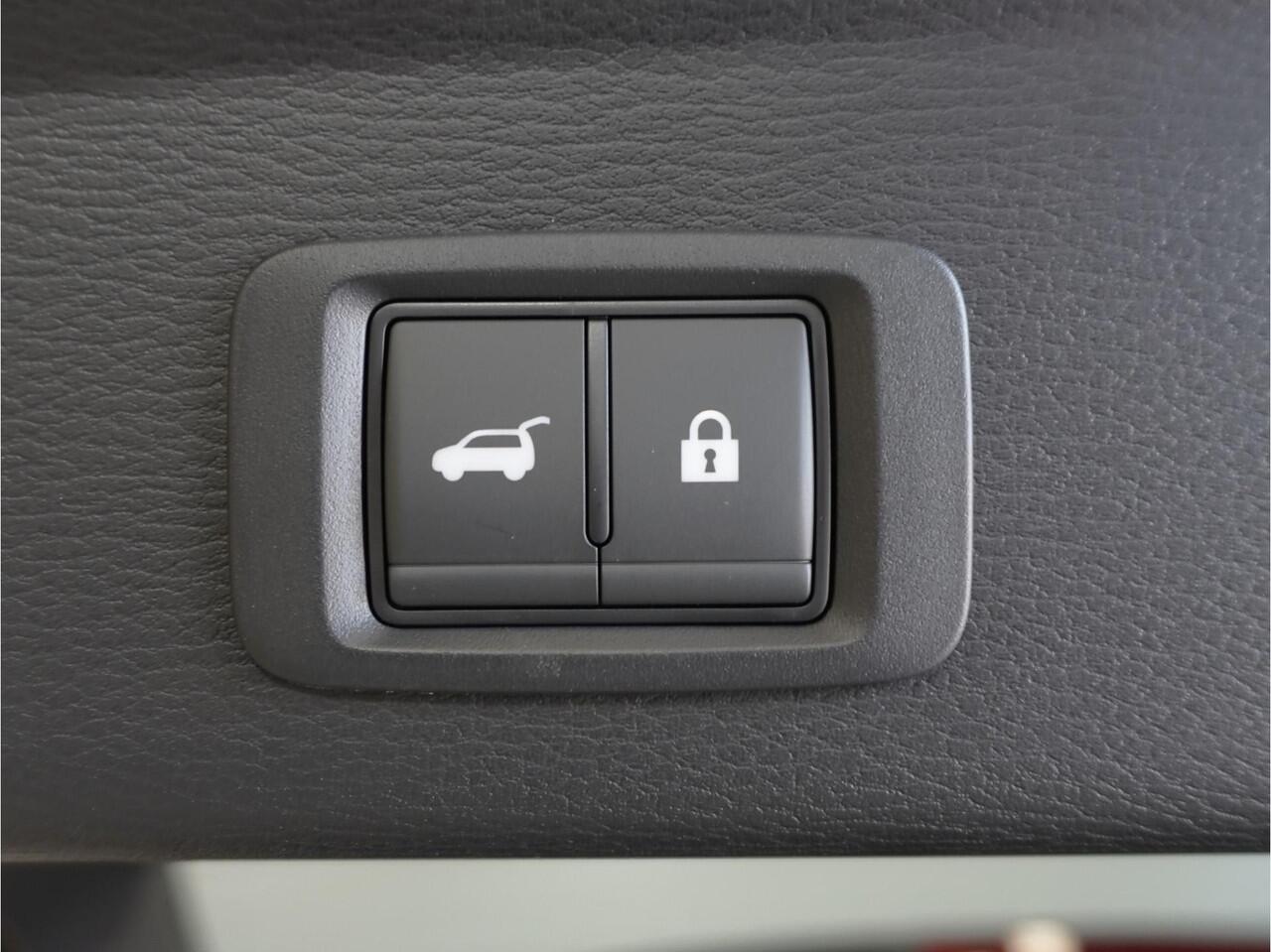 Mitsubishi OUTLANDER 2.4 PHEV First Edition | Head up | 20 inch | Direct leverbaar | 8 jaar garantie | Rijklaarprijs | boostactie ¤1.000 korting