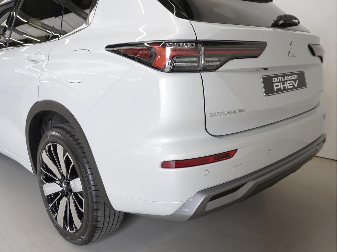 Mitsubishi OUTLANDER 2.4 PHEV Instyle | Uit voorraad leverbaar | Full options | 8 jaar garantie | Boostactie ¤1.000 korting