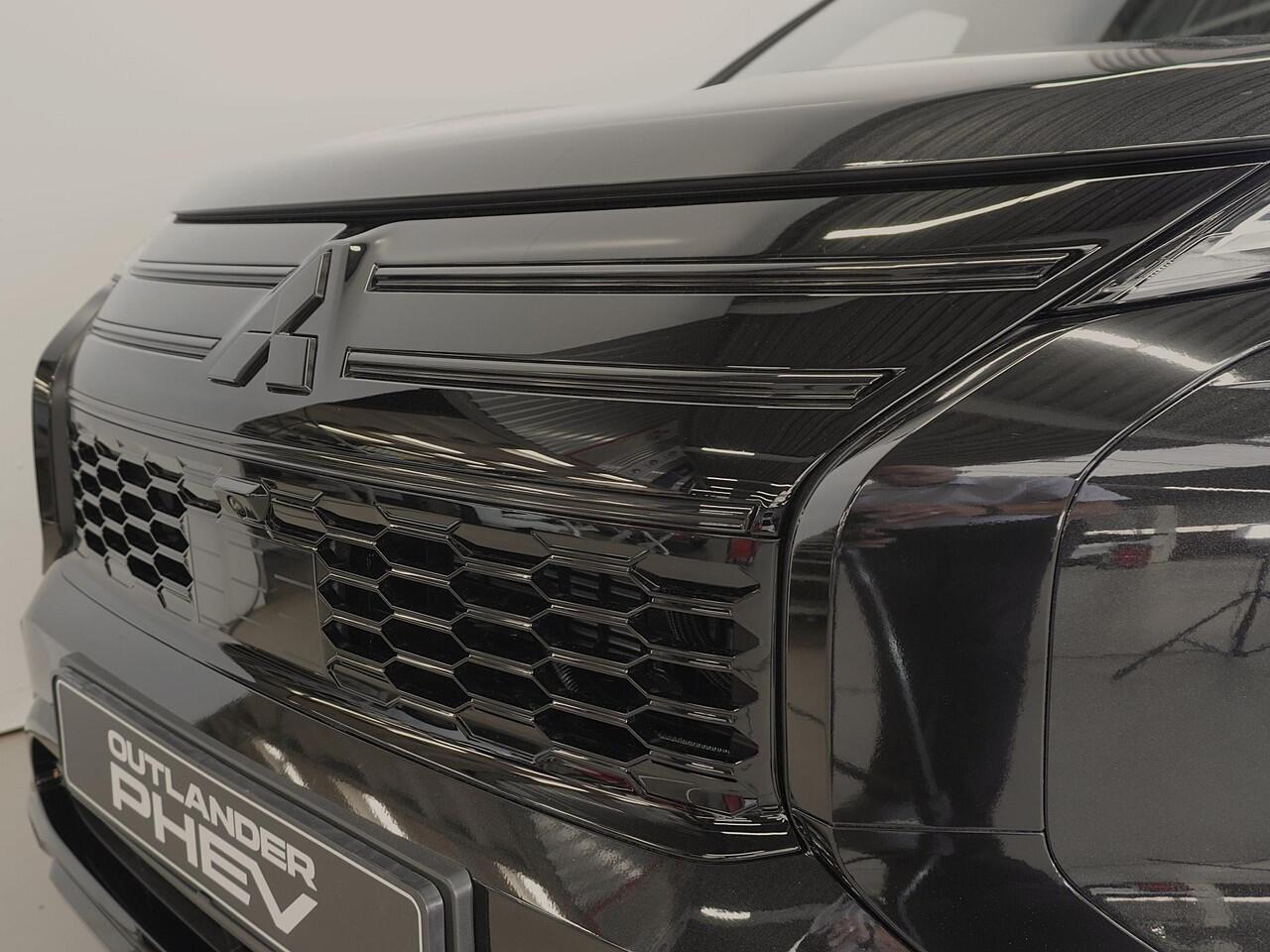 Mitsubishi OUTLANDER 2.4 PHEV Instyle Black Edition | Full Black | 20 inch | Full options | 8 jaar garantie | Boostactie ¤1.000 korting