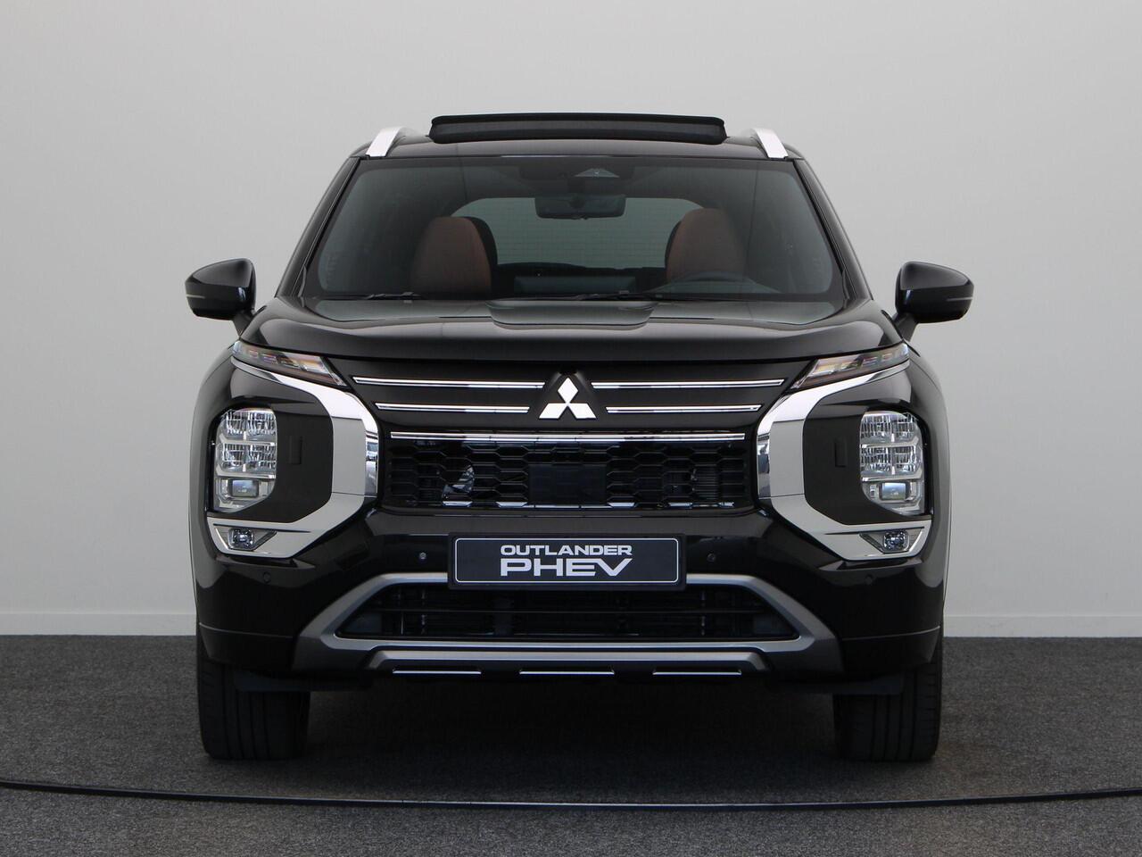 Mitsubishi OUTLANDER 2.4 PHEV Instyle+ | Trekhaak | Bruin lederen bekleding | Yamaha audio | Panoramadak | Stoelmassage |