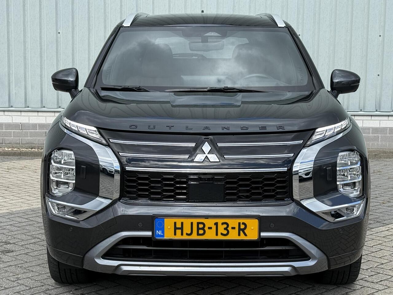 Mitsubishi OUTLANDER 2.4 PHEV Instyle+ / Full Options! / Afneembare Trekhaak 1.600 KG Trekgewicht / Massagestoelen / Memory Seats / Dynamic Sound Yahama Ultimate / Adaptieve Cruise Control / Schuif- & Kanteldak / Digitale Cockpit / 360 Graden Camera / Elektrische Range 86 KM 