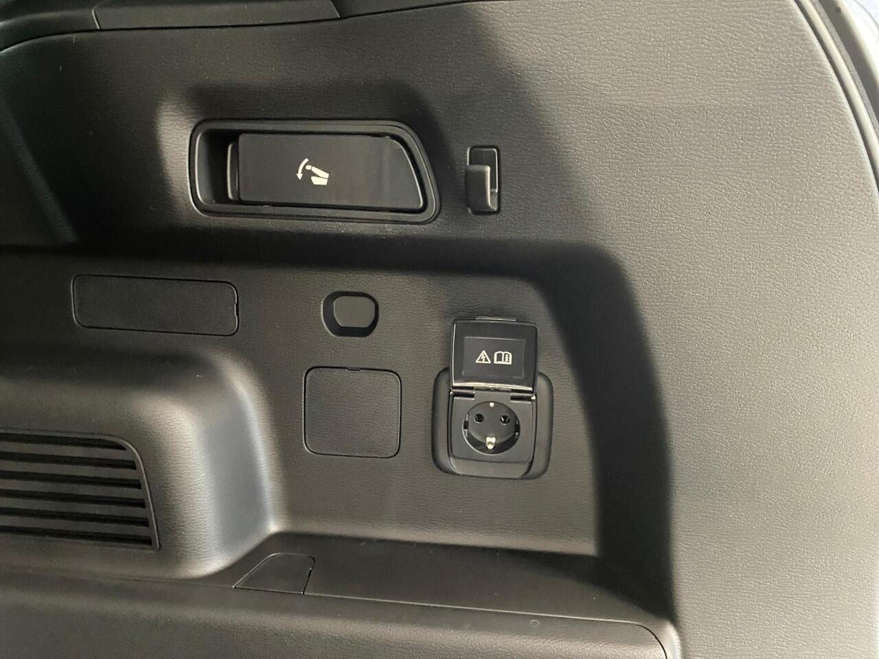 Mitsubishi OUTLANDER 2.4 PHEV Instyle | ¤7.500 Voorraadkorting| Complete versie | Automatische achterklep | Stoel verwarming/ verkoeling | Schuif-kantel dak | 360 Camera |