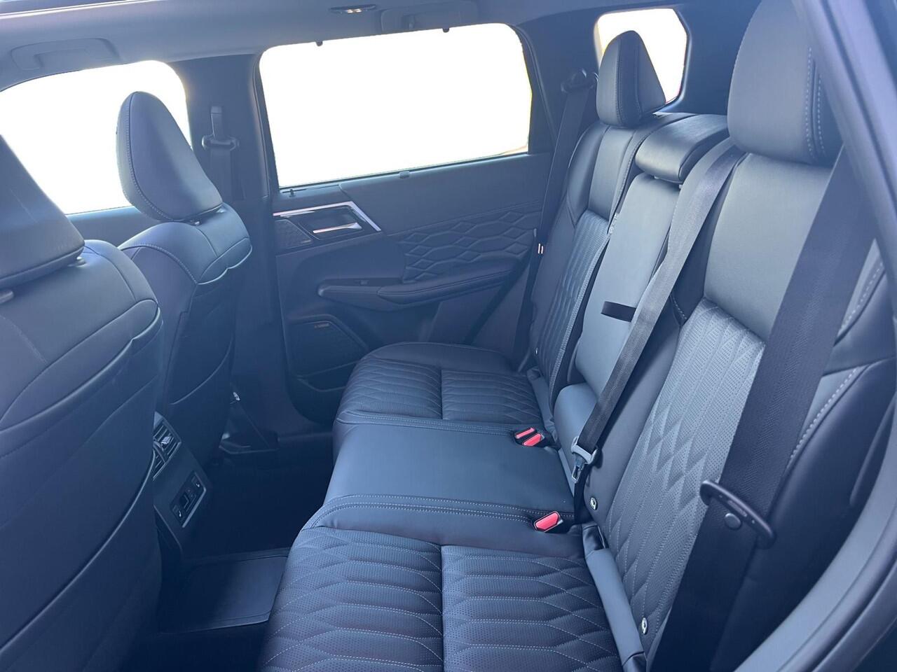 Mitsubishi OUTLANDER 2.4 PHEV Instyle |¤6.000,- Inroductiekorting | 8 Jaar garantie|