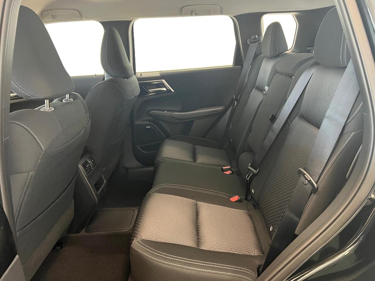 Mitsubishi OUTLANDER 2.4 PHEV | PURE | DIRECT LEVERBAAR | PRIJS INCL ¤6.000,- INTRODUCTIE KORTING |