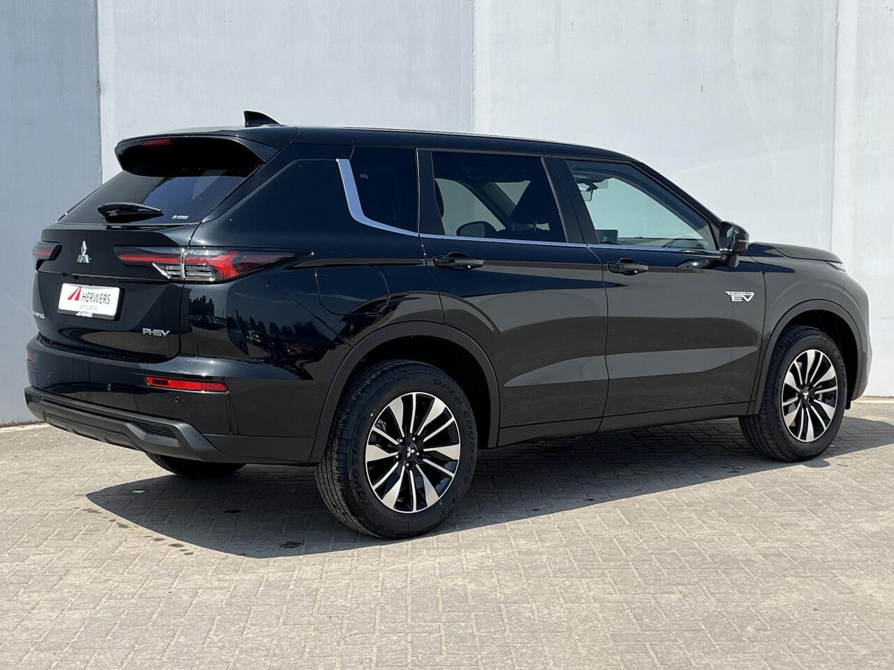 Mitsubishi OUTLANDER 2.4 PHEV Intense / ¤6.000,- Voordeel Op Nieuwprijs / Elektrische Range 86 KM WLTP / 1600KG Trekgewicht / 8 Jaar Fabrieksgarantie