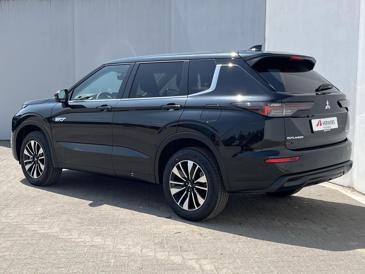 Mitsubishi OUTLANDER 2.4 PHEV Intense / ¤6.000,- Voordeel Op Nieuwprijs / Elektrische Range 86 KM WLTP / 1600KG Trekgewicht / 8 Jaar Fabrieksgarantie