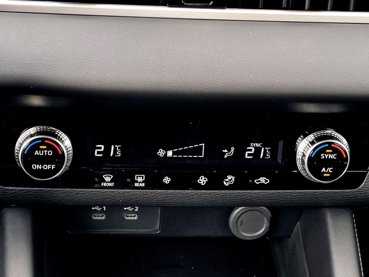 Mitsubishi OUTLANDER 2.4 PHEV Pure / ¤6000,- Voordeel Op Nieuwprijs / Elektrische Range 86 KM WLTP / 1600KG Trekgewicht / 8 Jaar Fabrieksgarantie