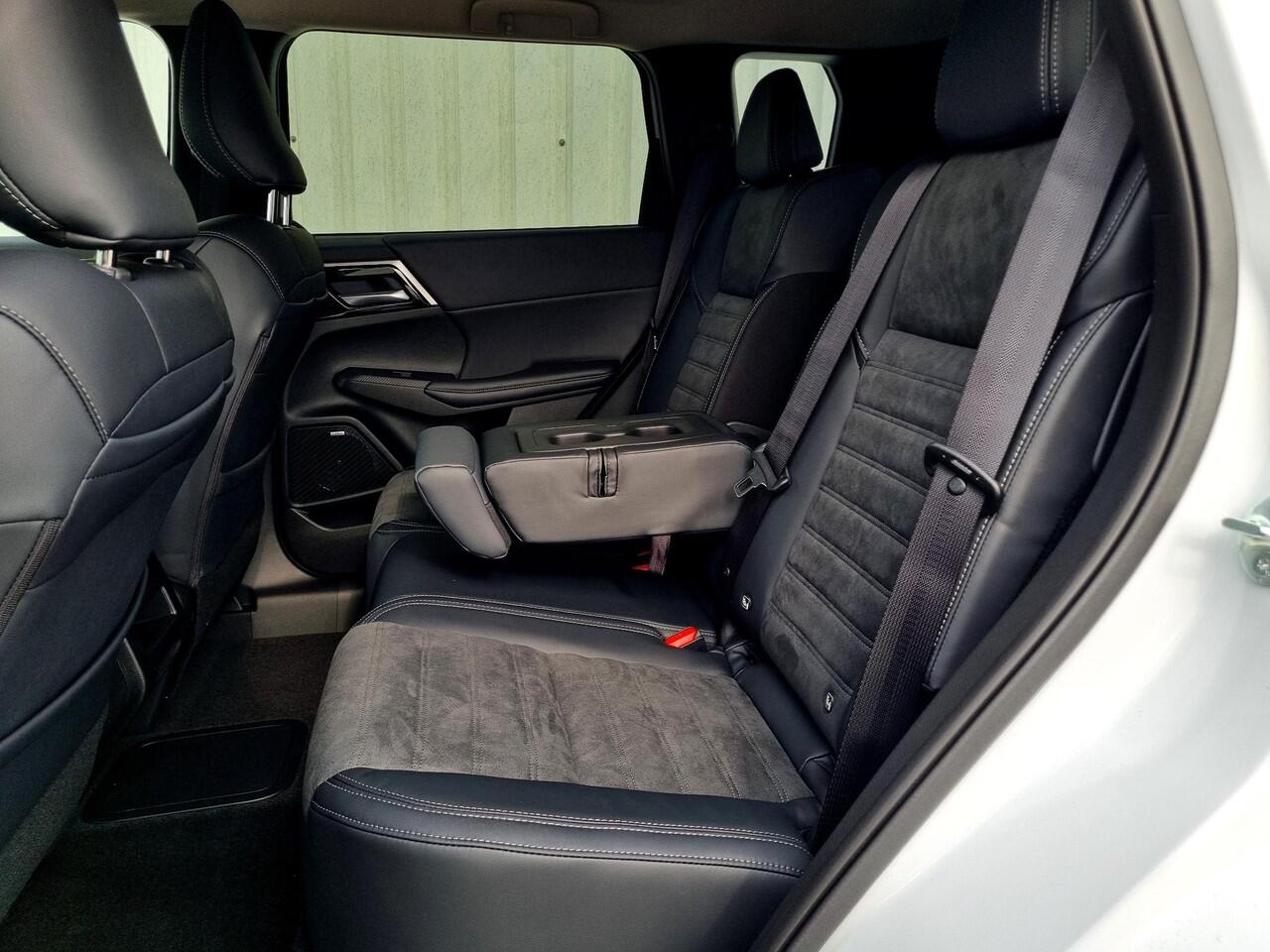 Mitsubishi OUTLANDER 2.4 PHEV Intense / ¤4000,- Voordeel Op Nieuwprijs / Nieuw Model 2025 / Elektrische Range 86 KM WLTP / 1600KG Trekgewicht / 8 Jaar Fabrieksgarantie