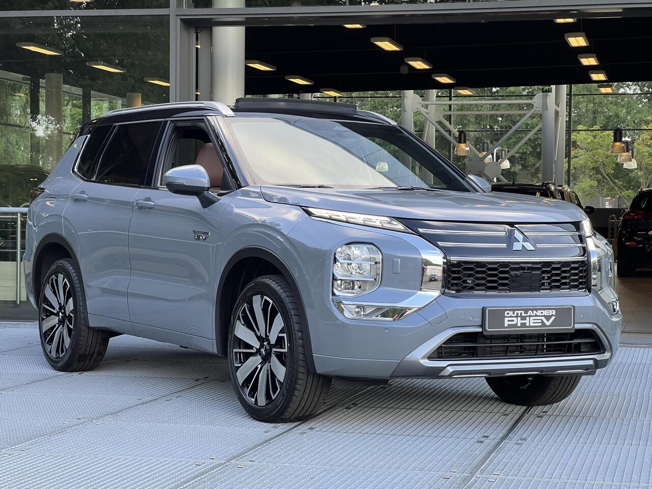 Mitsubishi OUTLANDER 2.4 PHEV Instyle+ | DIRECT UIT VOORRAAD LEVERBAAR + EXTRA VOORRAADVOORDEEL!