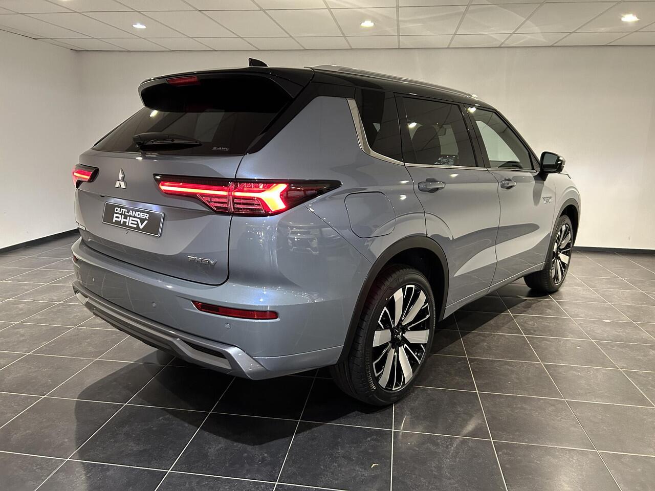 Mitsubishi OUTLANDER 2.4 PHEV Instyle+ | Uit voorraad leverbaar | 8 Jaar garantie