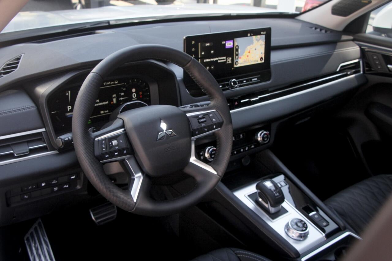 Mitsubishi OUTLANDER 2.4i PHEV Instyle | voorraad korting ¤8000,-