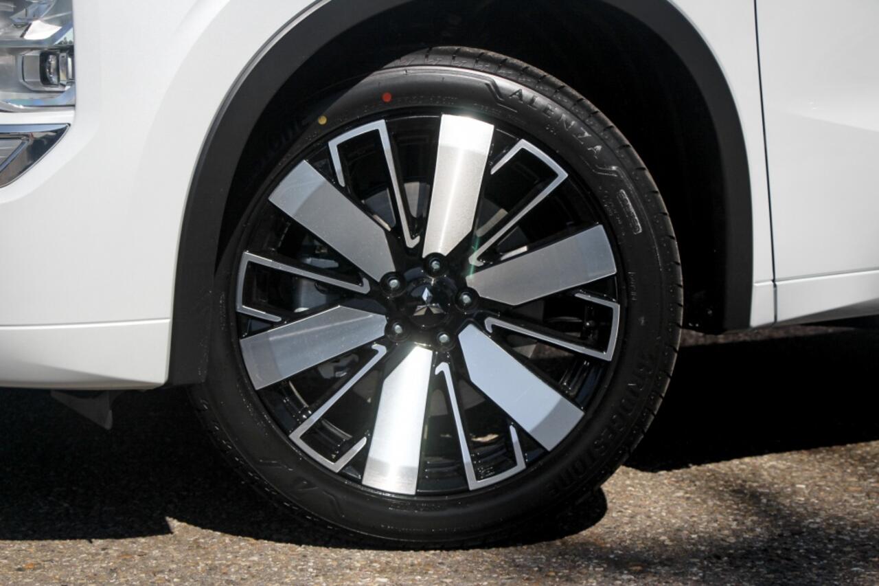 Mitsubishi OUTLANDER 2.4i PHEV Instyle | voorraad korting ¤8000,-