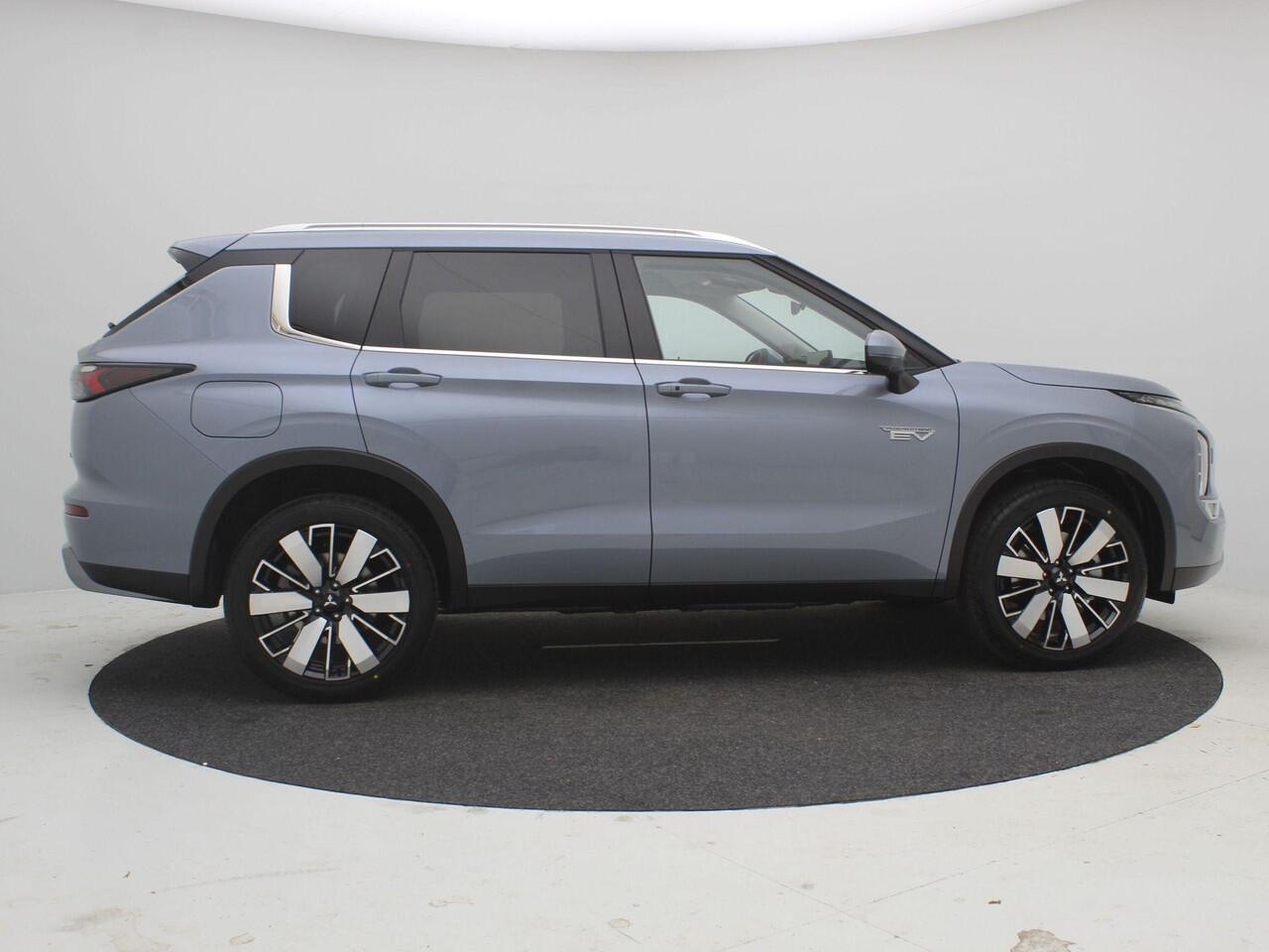 Mitsubishi OUTLANDER 2.4 PHEV First Edition / ¤6.000,- Voordeel Op Nieuwprijs / Elektrische Range 86 KM WLTP / 1600KG Trekgewicht / 8 Jaar Fabrieksgarantie