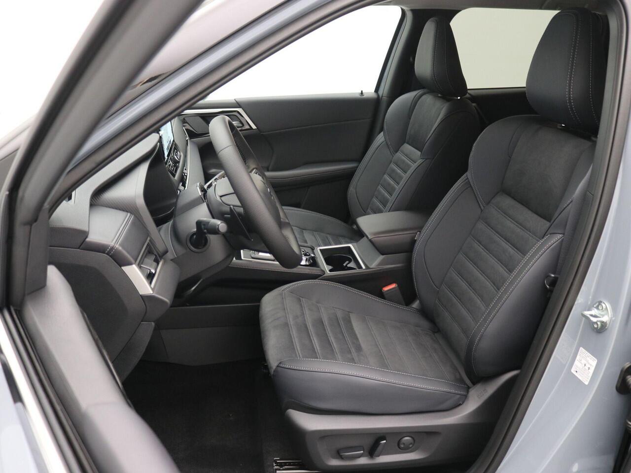 Mitsubishi OUTLANDER 2.4 PHEV First Edition / ¤6.000,- Voordeel Op Nieuwprijs / Elektrische Range 86 KM WLTP / 1600KG Trekgewicht / 8 Jaar Fabrieksgarantie