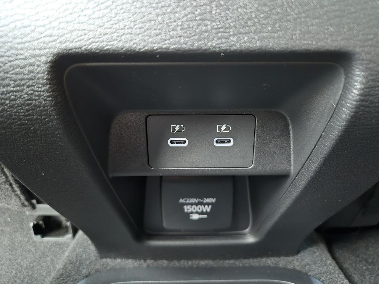 Mitsubishi OUTLANDER 2.4 PHEV First Edition DEMO | 20 inch | Trekhaak afneembaar | Leer/Alcantara | Leverbaar Mei | Private Glass | High end Audiosystem |