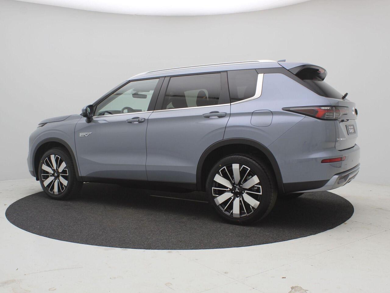 Mitsubishi OUTLANDER 2.4 PHEV First Edition / ¤ 6.000,- Voordeel Op Nieuwprijs / Prijs is Rijklaar / Direct leverbaar / Elektrische Range 86 KM WLTP / 1600KG Trekgewicht / 8 Jaar Fabrieksgarantie /