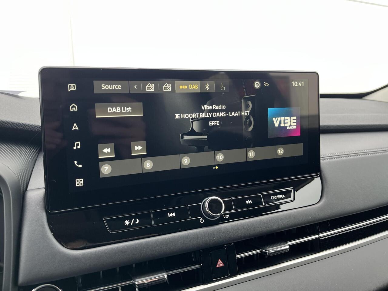 Mitsubishi OUTLANDER 2.4 PHEV Pure / Trekhaak GRATIS + ¤ 6.000,- Voordeel Op Nieuwprijs / Prijs is Rijklaar inclusief trekhaak / Elektrische Range 86 KM WLTP / 1600KG Trekgewicht / 8 Jaar Fabrieksgarantie /