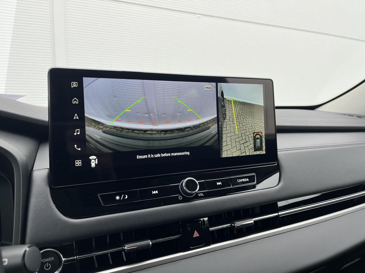 Mitsubishi OUTLANDER 2.4 PHEV Pure / Trekhaak GRATIS + ¤ 6.000,- Voordeel Op Nieuwprijs / Prijs is Rijklaar inclusief trekhaak / Elektrische Range 86 KM WLTP / 1600KG Trekgewicht / 8 Jaar Fabrieksgarantie /