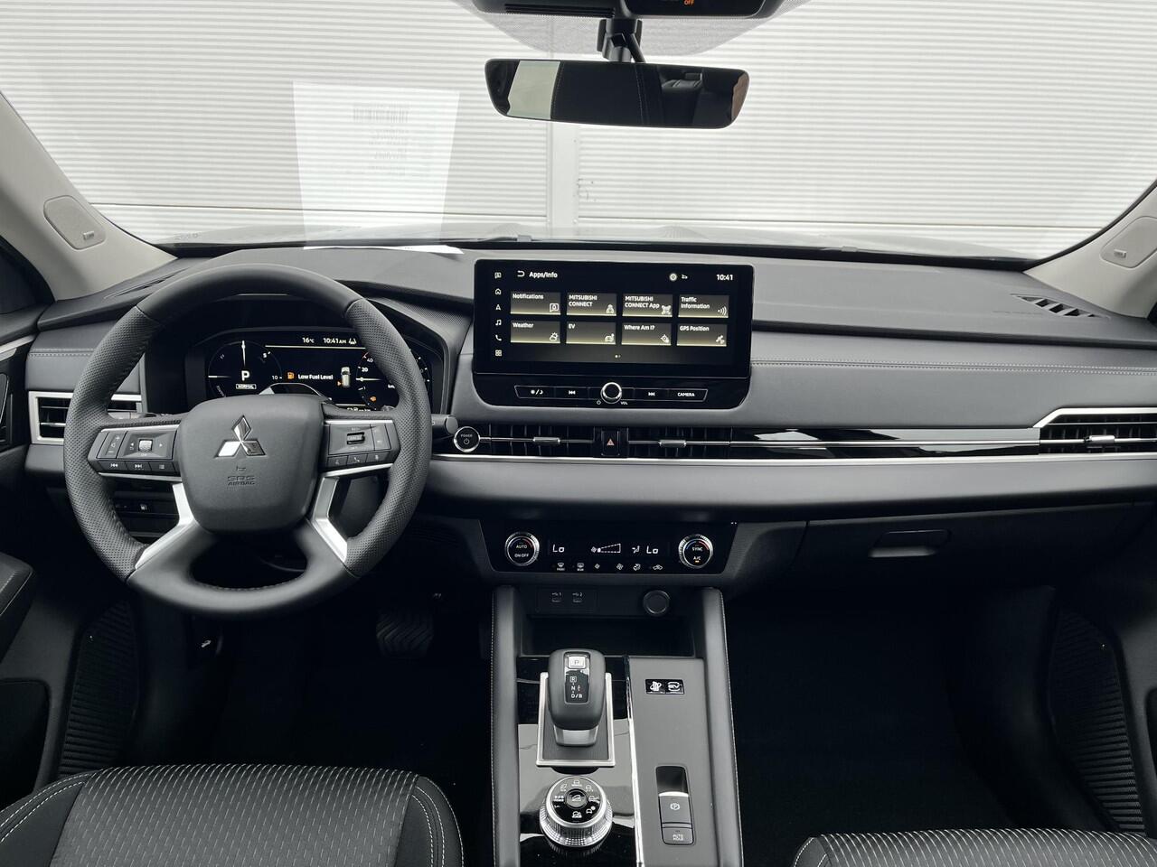 Mitsubishi OUTLANDER 2.4 PHEV Pure / Trekhaak GRATIS + ¤ 6.000,- Voordeel Op Nieuwprijs / Prijs is Rijklaar inclusief trekhaak / Elektrische Range 86 KM WLTP / 1600KG Trekgewicht / 8 Jaar Fabrieksgarantie /