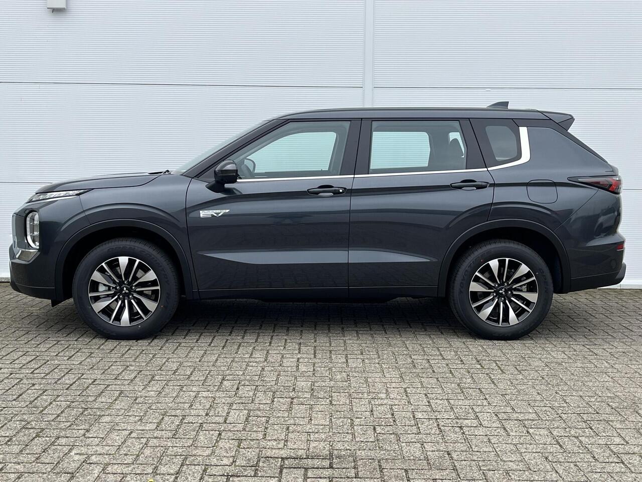 Mitsubishi OUTLANDER 2.4 PHEV Pure / Trekhaak GRATIS + ¤ 6.000,- Voordeel Op Nieuwprijs / Prijs is Rijklaar inclusief trekhaak / Elektrische Range 86 KM WLTP / 1600KG Trekgewicht / 8 Jaar Fabrieksgarantie /