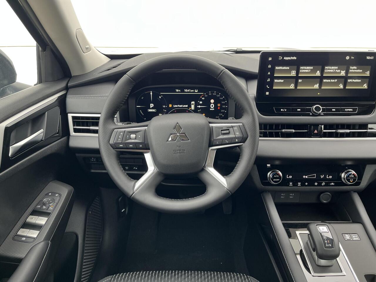 Mitsubishi OUTLANDER 2.4 PHEV Pure / Trekhaak GRATIS + ¤ 6.000,- Voordeel Op Nieuwprijs / Prijs is Rijklaar inclusief trekhaak / Elektrische Range 86 KM WLTP / 1600KG Trekgewicht / 8 Jaar Fabrieksgarantie /