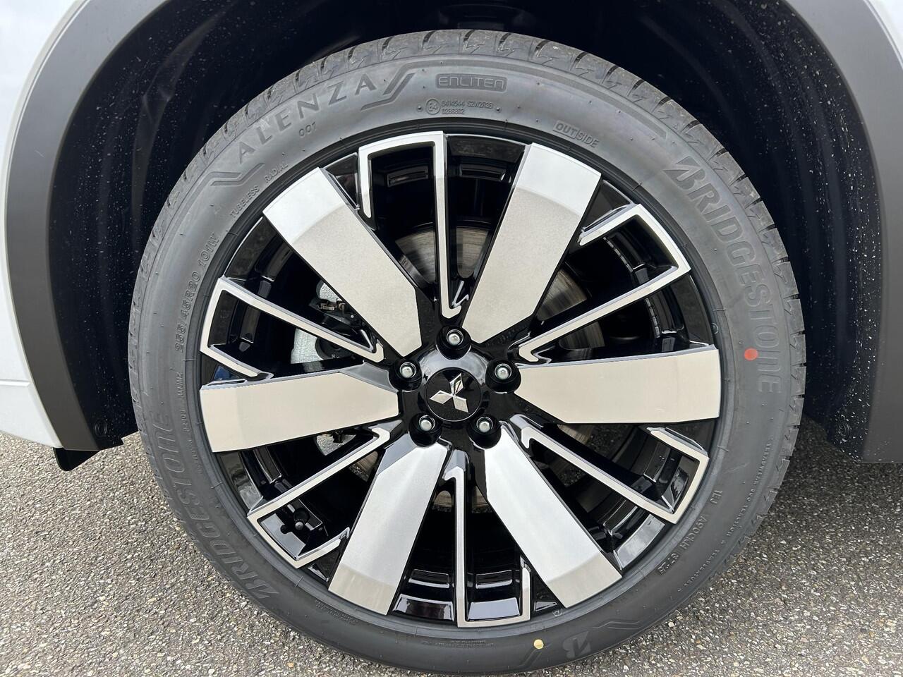 Mitsubishi OUTLANDER 2.4 PHEV Instyle+