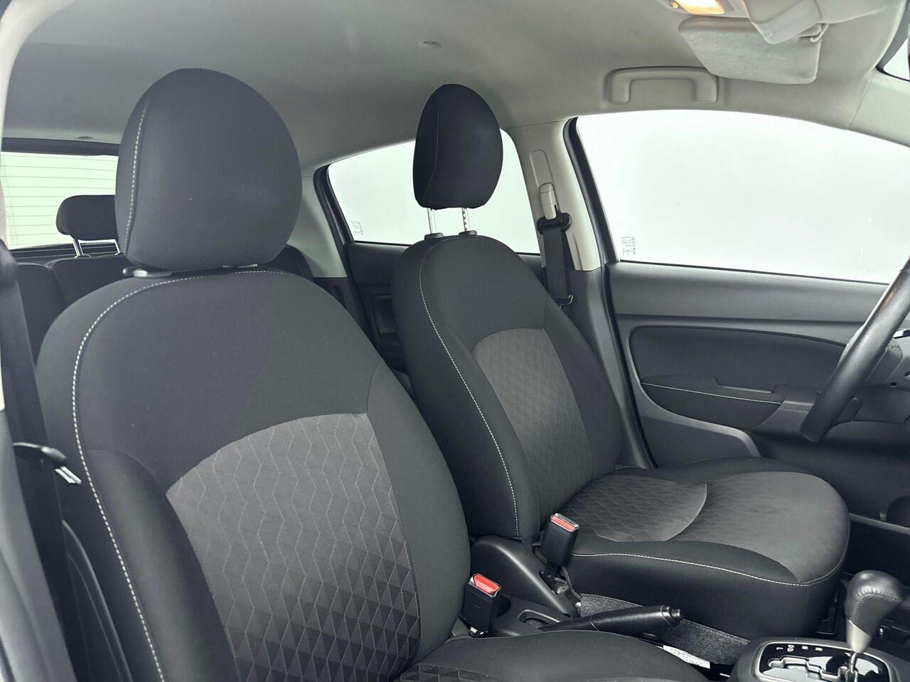 Mitsubishi SPACE STAR 1.2 Nova | Automaat | Apple Carplay/Android Auto | Airco | Navigatie | Stoelverwarming | All season banden | Parkeersensoren achter |