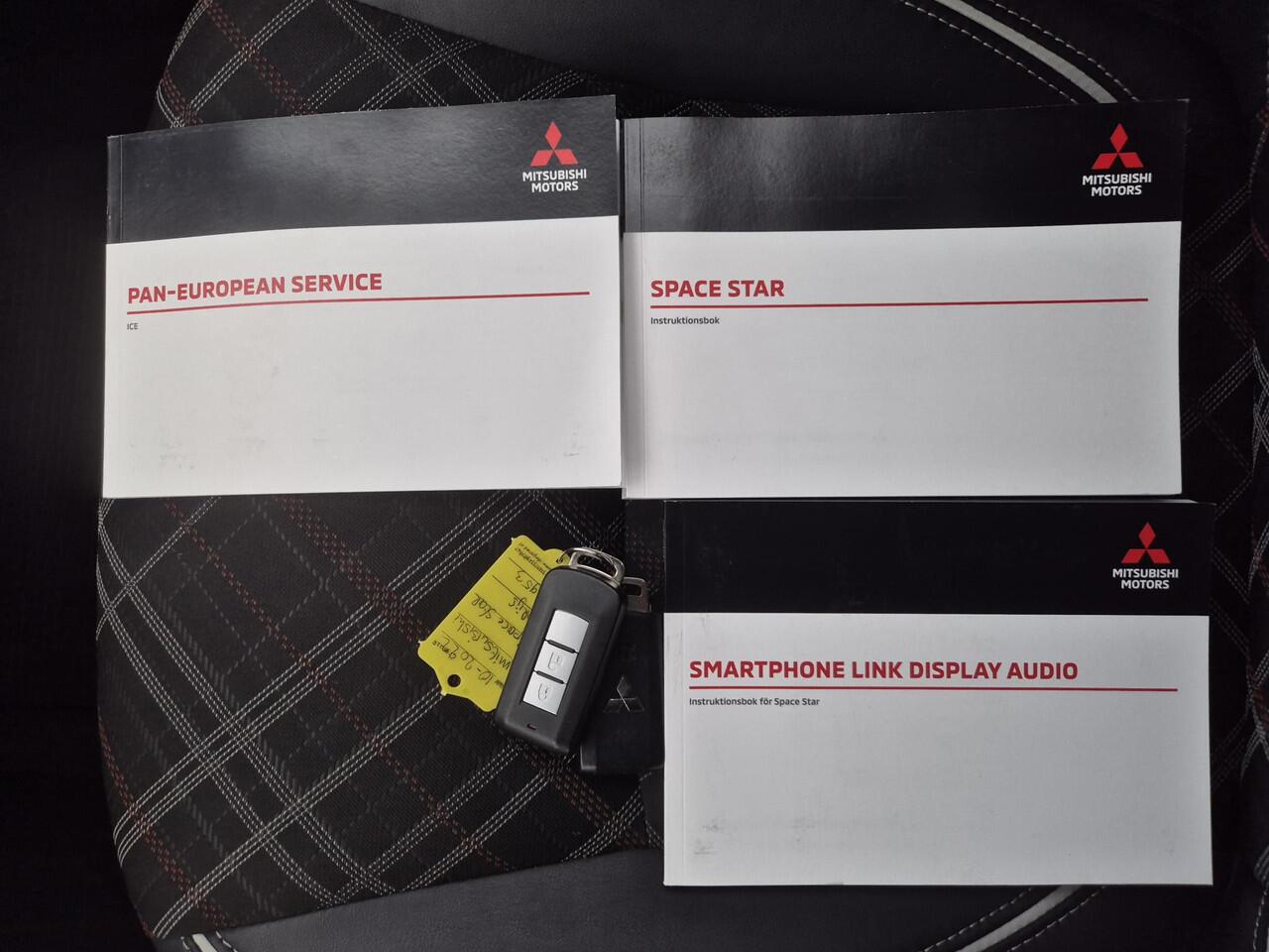 Mitsubishi SPACE STAR 1.2 Instyle Automaat / Navigatie via Apple Carplay of Android Auto / Airco / Stoelverwarming / Achteruitrijcamera / Cruise control / Keyless Entry/Start /