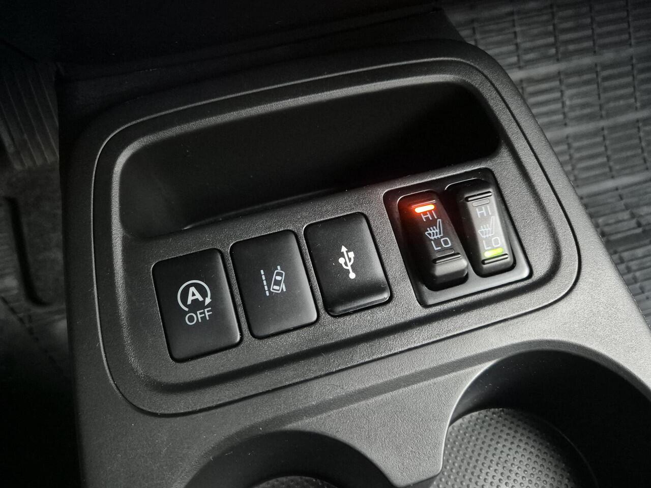 Mitsubishi SPACE STAR 1.2 Instyle Automaat / Fabrieksgarantie tot 13-02-2031 / Navigatie via Apple Carplay of Android Auto / Airco / Stoelverwarming / Achteruitrijcamera / Cruise control / Keyless Entry/Start /