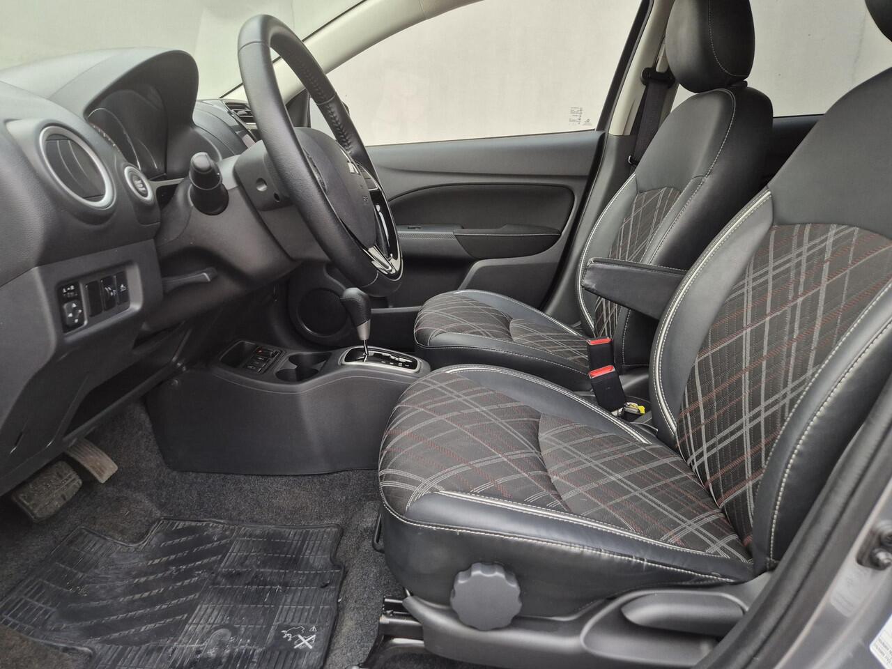 Mitsubishi SPACE STAR 1.2 Instyle Automaat / Fabrieksgarantie tot 13-02-2031 / Navigatie via Apple Carplay of Android Auto / Airco / Stoelverwarming / Achteruitrijcamera / Cruise control / Keyless Entry/Start /