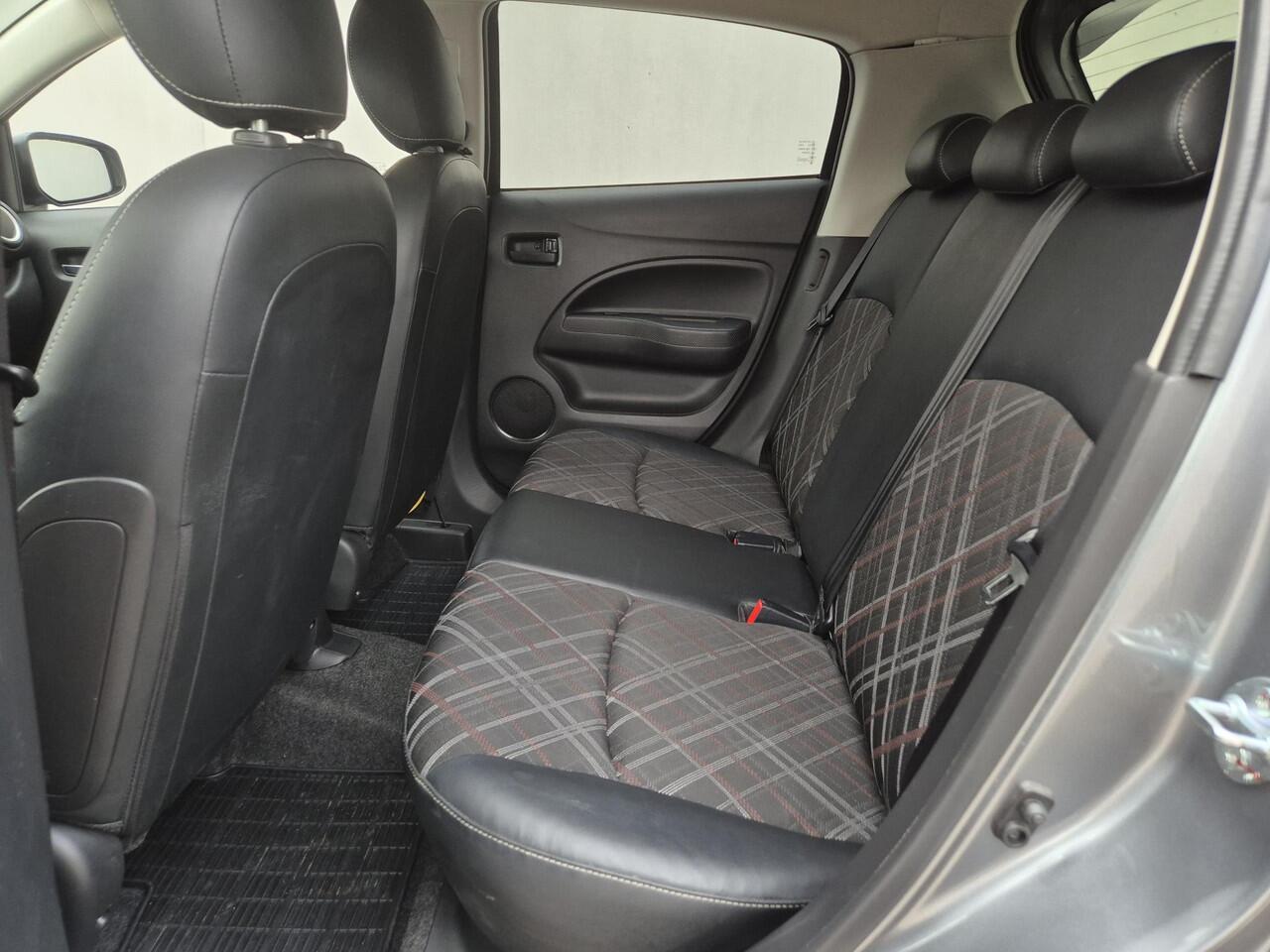 Mitsubishi SPACE STAR 1.2 Instyle Automaat / Fabrieksgarantie tot 13-02-2031 / Navigatie via Apple Carplay of Android Auto / Airco / Stoelverwarming / Achteruitrijcamera / Cruise control / Keyless Entry/Start /