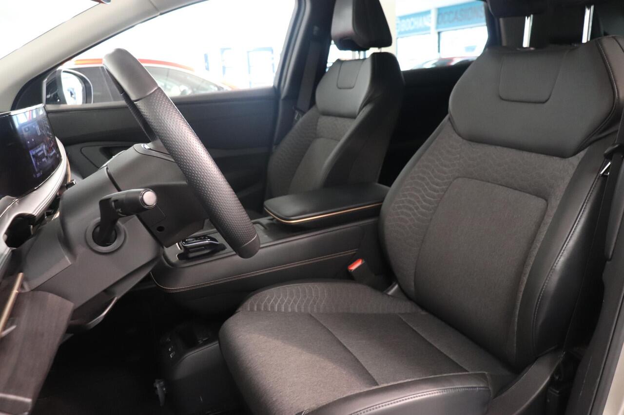 Nissan Ariya Advance 66 kWh | Warmtepomp | 22 KWH lader | 360° Camera | elektr. achterklep | Stuur & stoel verwarming |