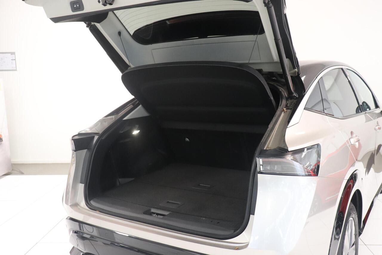 Nissan Ariya Advance 66 kWh | Warmtepomp | 22 KWH lader | 360° Camera | elektr. achterklep | Stuur & stoel verwarming |