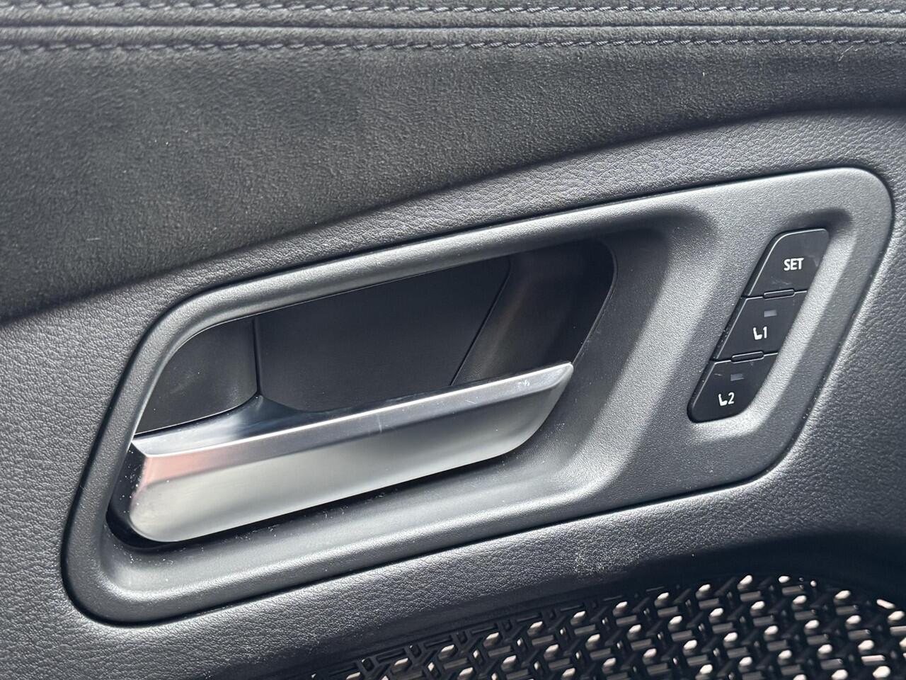 Nissan Ariya Evolve 91 kWh / Warmtepomp / Stuur- & Stoelverwarming / Voorruitverwarming / Geventileerde Voorstoelen / Binnenspiegel Camera / Schuif & Kanteldak / Head-Up Display / Bose Premium Audio / Adaptieve Cruise Control / Apple Carplay & Android Auto /