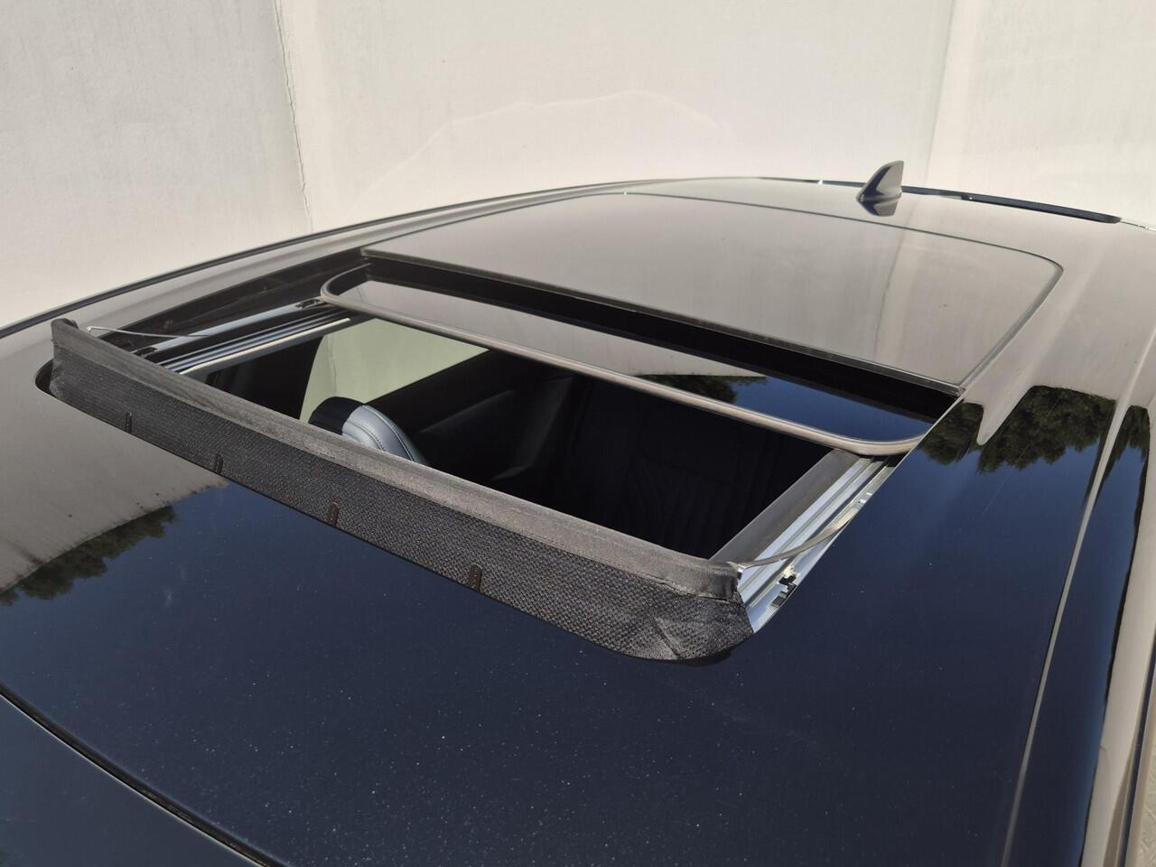 Nissan Ariya e-4ORCE Evolve+ Pack 91 kWh Automaat / AWD / 4WD/ Vision Tech / HUD / Trekgewicht 1500 kg / Glazen schuif- en kanteldak / Bose Audio Systeem / Stuur-, Stoel en Achterbankverwarming / Rondomzicht camera / Elektrische achterklep /