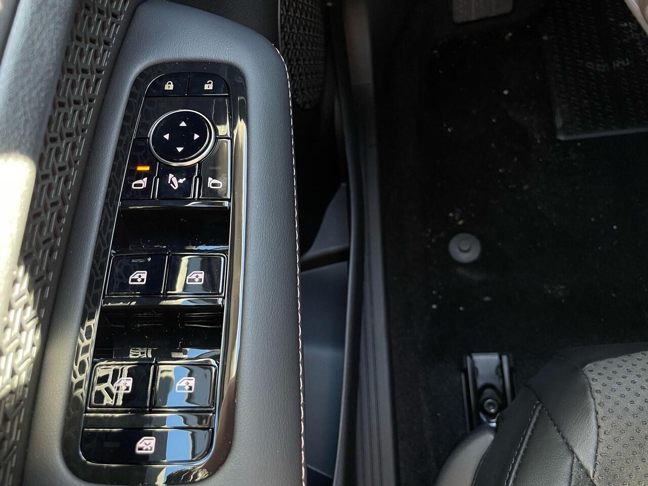 Nissan Ariya Advantage Edition Plus 91 kWh / Glazen Schuif- en Kanteldak / 360° Camera / Stuur- en Stoelverwarming voor en achter / Apple Carplay & Android Auto / Adaptieve Cruise Control / Keyless Entry & Start