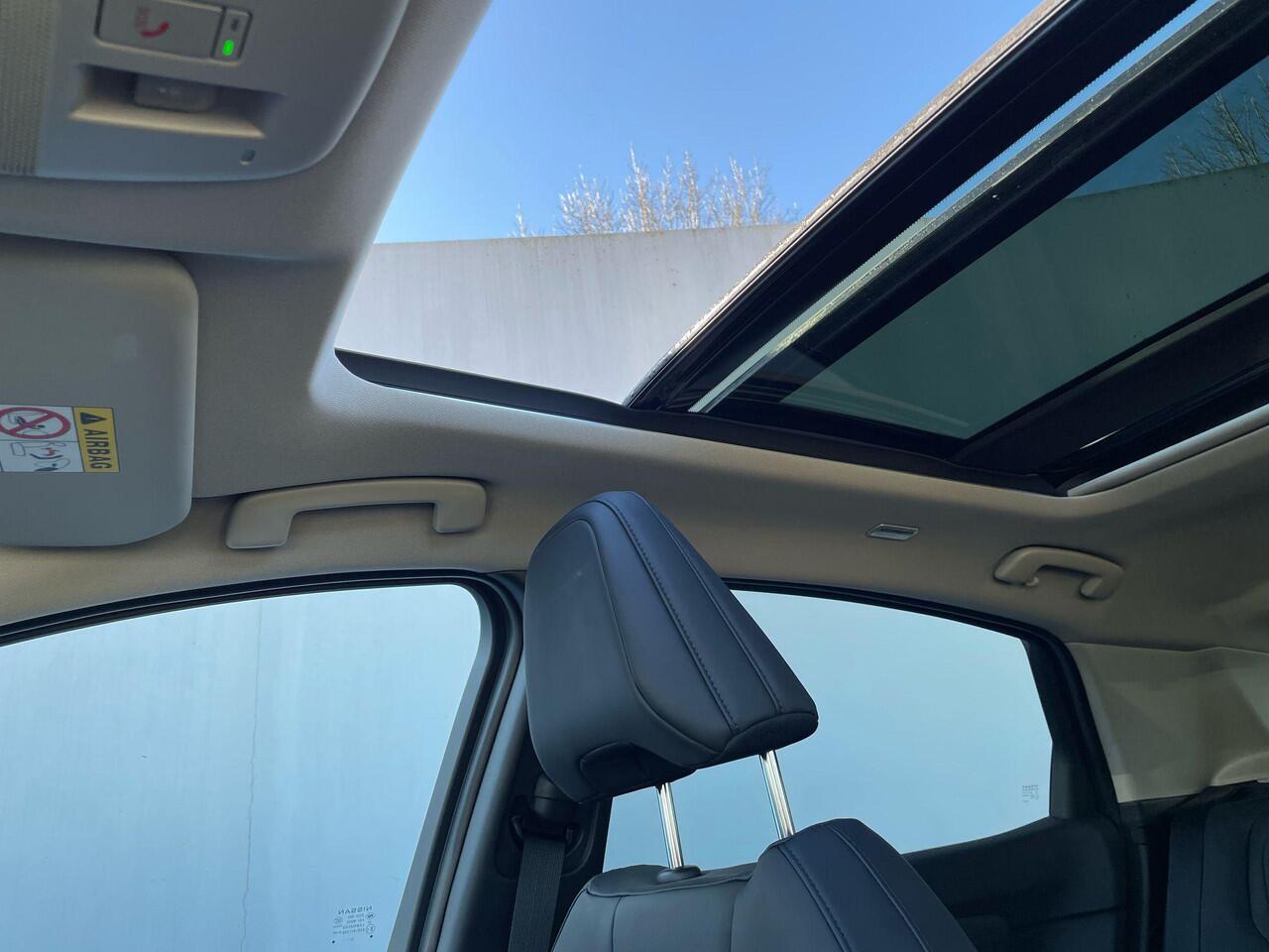 Nissan Ariya Advantage Edition Plus 91 kWh / Glazen Schuif- en Kanteldak / 360° Camera / Stuur- en Stoelverwarming voor en achter / Apple Carplay & Android Auto / Adaptieve Cruise Control / Keyless Entry & Start