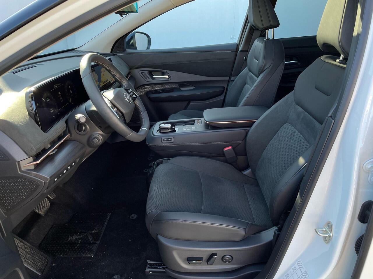 Nissan Ariya Advantage Edition Plus 91 kWh / Glazen Schuif- en Kanteldak / 360° Camera / Stuur- en Stoelverwarming voor en achter / Apple Carplay & Android Auto / Adaptieve Cruise Control / Keyless Entry & Start