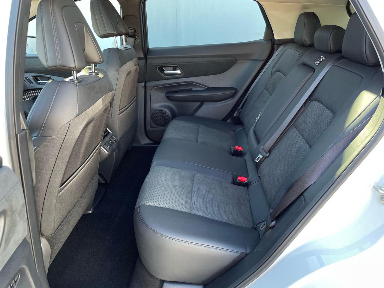 Nissan Ariya Advantage Edition Plus 91 kWh / Glazen Schuif- en Kanteldak / 360° Camera / Stuur- en Stoelverwarming voor en achter / Apple Carplay & Android Auto / Adaptieve Cruise Control / Keyless Entry & Start